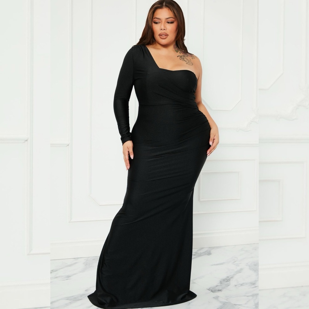 NWT - FashionNova A Forever Love Black Formal Evening Floor Length Maxi Dress